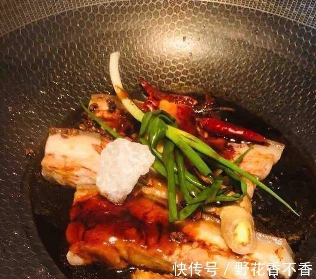 从冰箱拿出的冻肉,千万别加水泡,教你一妙招,吃起来跟鲜肉一样