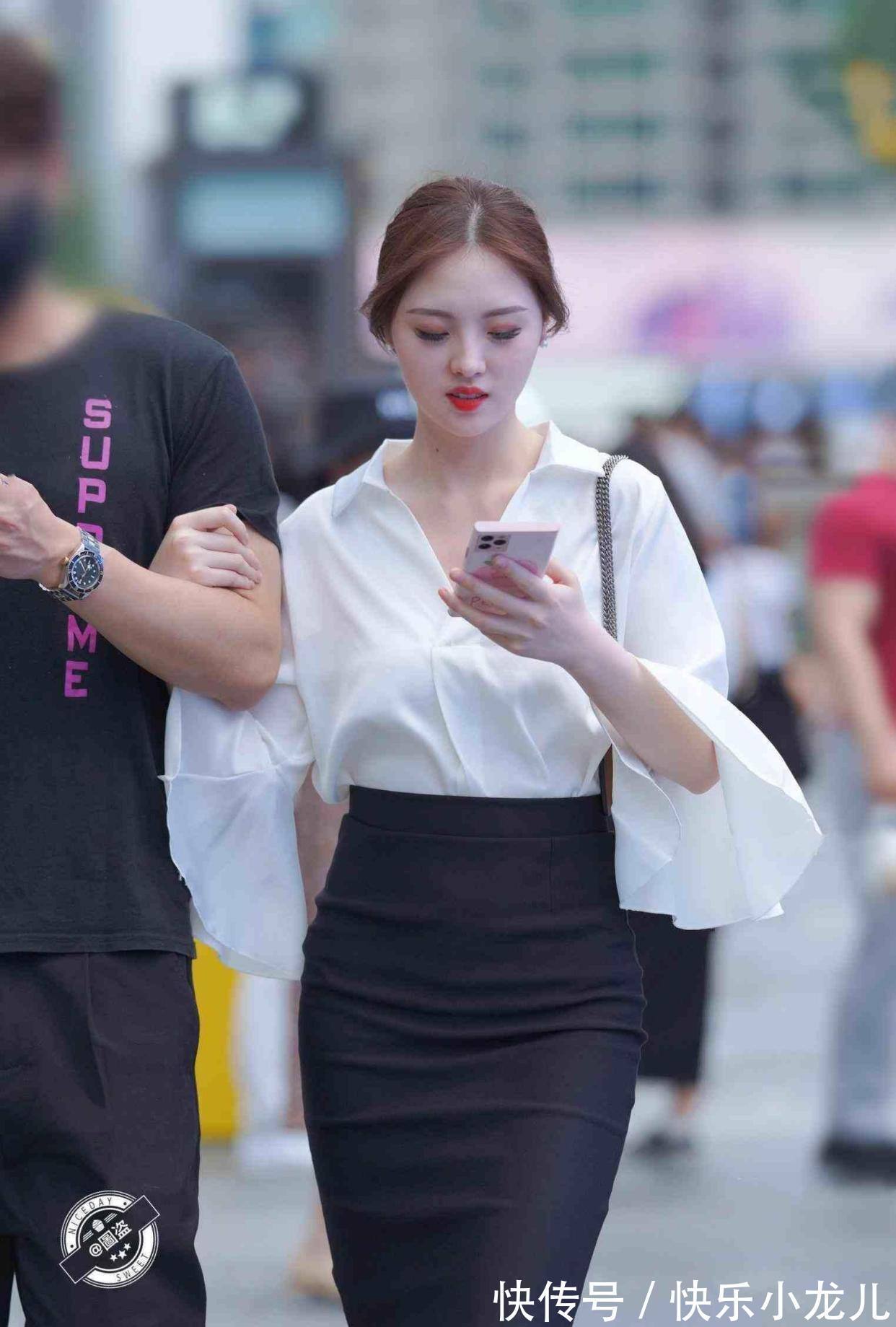 短裙 清新活泼的短裙装扮不乏气质感,带来轻松的美丽效果,不会过时