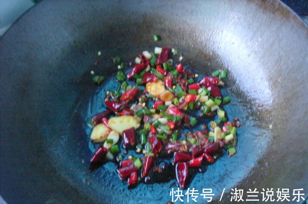 跟我学|跟我学做家常菜，辣炒蛏子，方法超简单