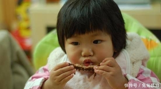 孩子积食怎么办？儿科医生提醒：养护脾胃，坚持3件事