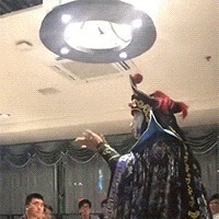 |搞笑GIF：没想到你还是个技术狗，以前真是看错你了！