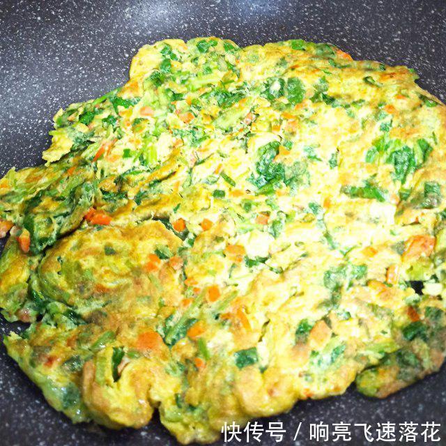 胡萝卜|香芹胡萝卜粒摊蛋,喷香味美,做法简单