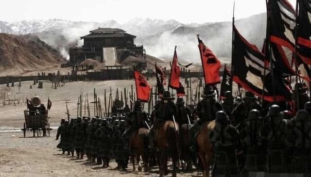 古代武将真像戏剧中那样有护背旗吗?为何要插上它,有啥作用?