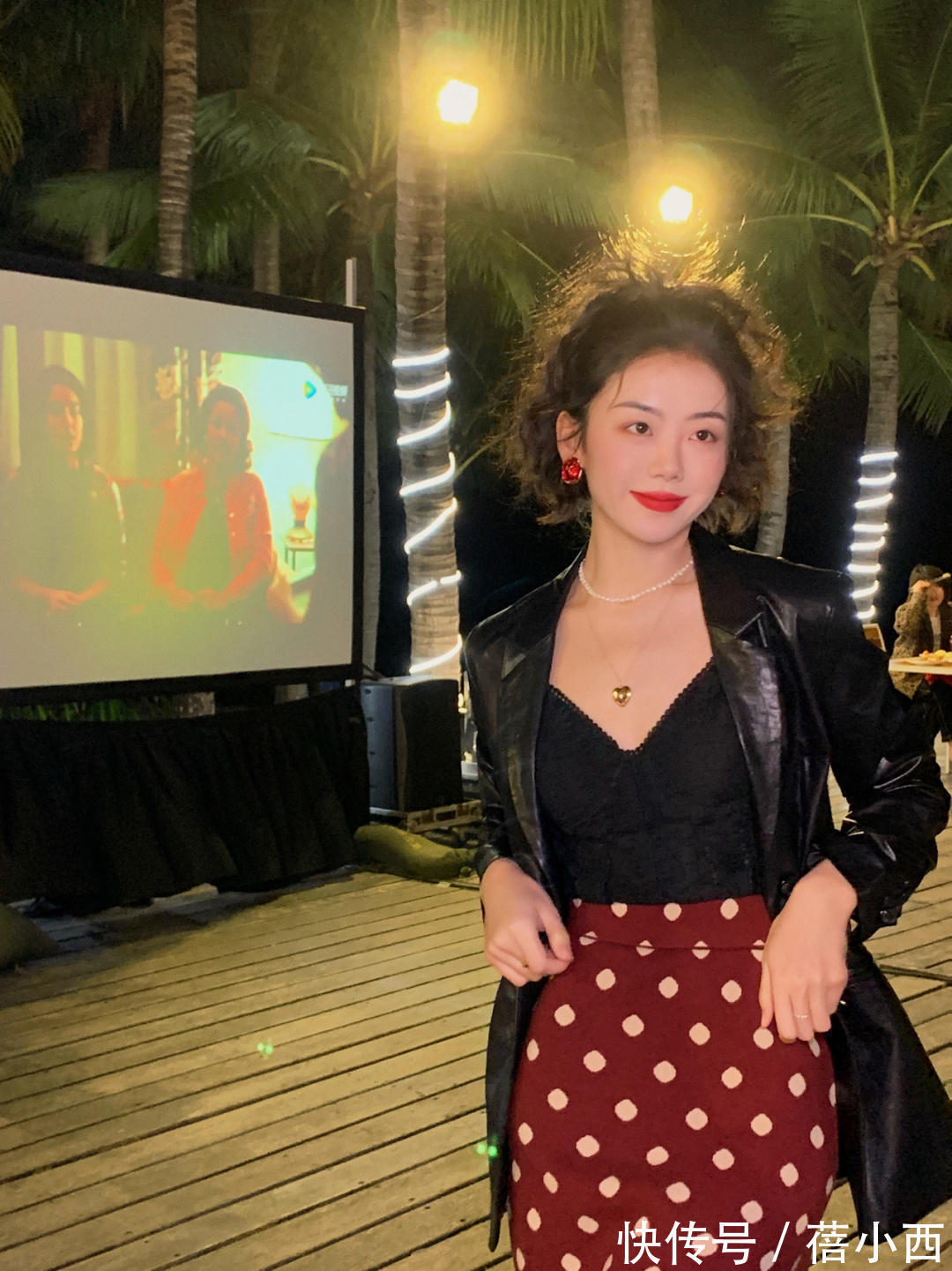 波点连衣裙|穿搭简约才高级,秋季衣橱必备“波点”单品,适合40+的熟女