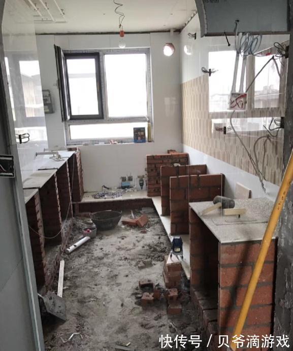 嵌入式|现在还有人砖砌橱柜?老土公婆非要弄,没想到装修完效果还不错