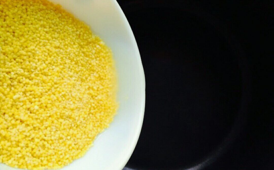 熬小米粥时，不要只加水，多加些“它”，营养价值翻倍，粥更香