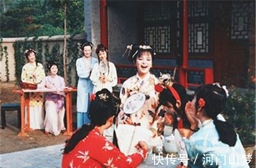 黛玉!宝钗吃花,湘云枕花,妙玉送花,红楼女儿那些与花有关的事儿!