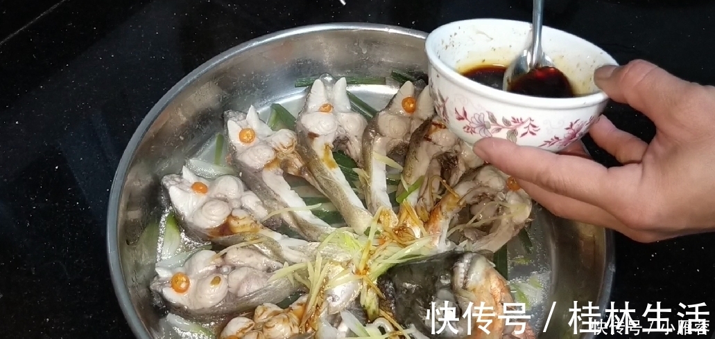 漂亮|爱吃鱼的收藏喽，学会鱼肉一个特色做法，简单美味，出锅太漂亮了