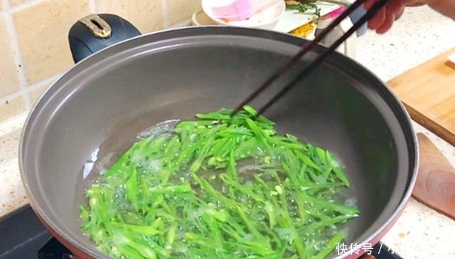 春天,多给孩子吃这菜,补钙长高个,骨头汤都不如它,孩子超爱吃