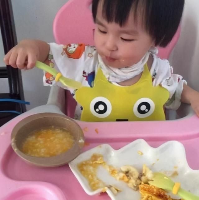 弟弟|弟弟发现哥哥的秘密,带着妈妈来探秘,网友童年完整了