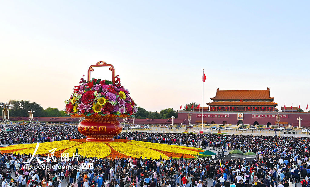 祝福祖国|北京：“祝福祖国”主题花坛成热门打卡地