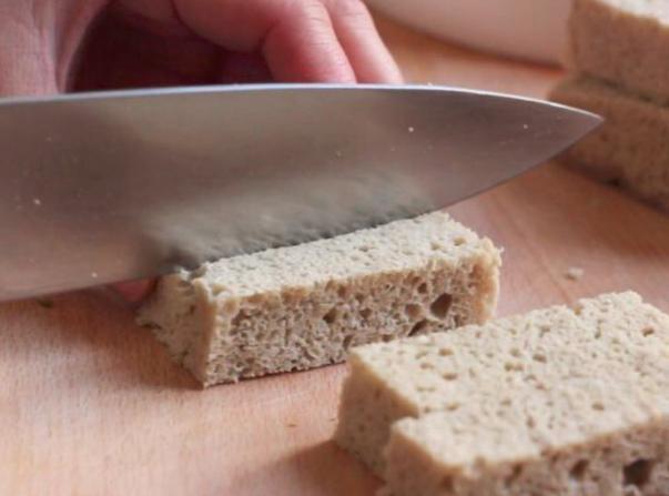 本帮菜中的经典菜，做法却很简单，4种食材加烤麸，比肉还香