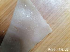 东北名菜—肉皮冻,调制醋蒜汁一口一个,老少皆宜