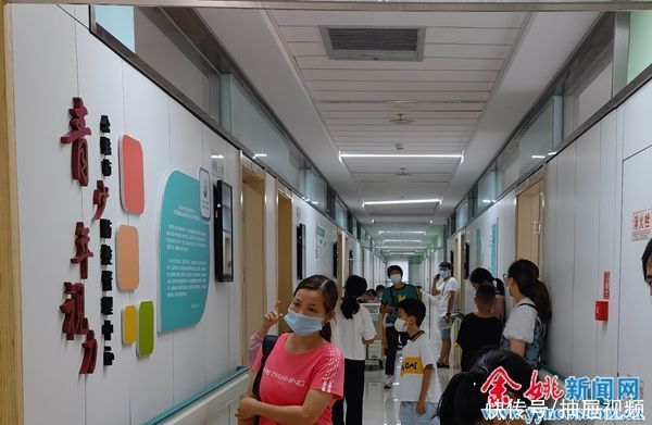 门诊|余姚新闻网丨开学在即“小眼镜”扎堆医院眼科