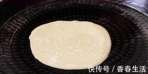 搅拌均匀|南瓜加韭菜最近火了,这样做太香了,饭店都吃不到,上桌就抢光