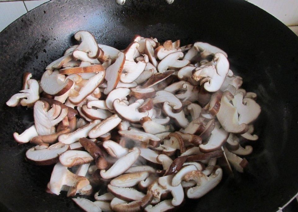 它的营养价值是牛肉的4倍,这个夏天要多吃,简单易做比吃肉都香