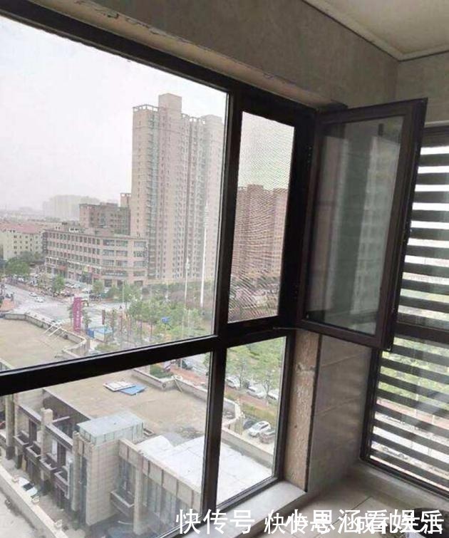 窗户|施工师傅死活不给阳台窗户上沿贴瓷砖,听完解释,才知道