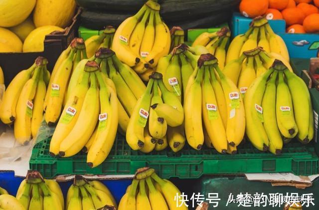 香蕉皮|香蕉这样吃，大肚子、便秘没了，皱纹少了！每天吃一根