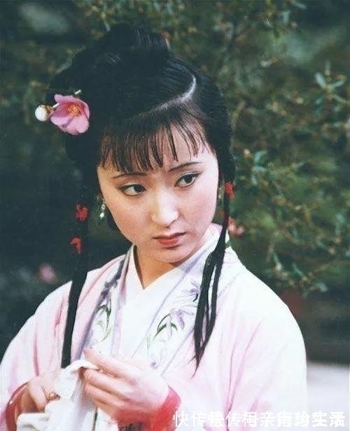 王熙凤!贾母是怎么对待第一次见面的林黛玉、薛宝钗和尤二姐的?为什么?