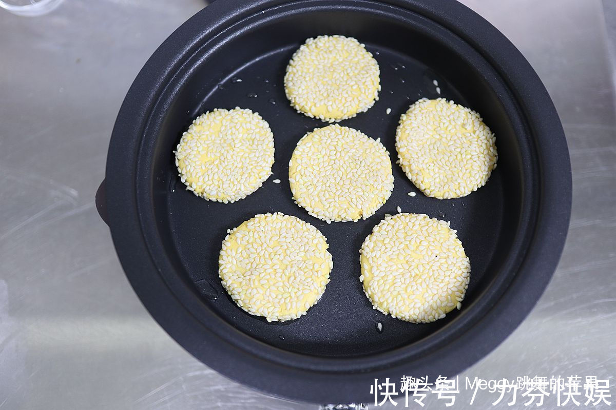 面团|用南瓜糯米做的3款小吃,还没出锅就流口水了,连老妈都没忍住