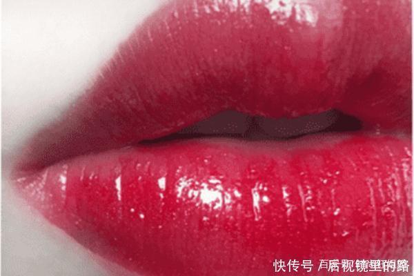 全场|年底参加各种聚会,包包里备上这4支口红,瞬间就能“美呆”全场