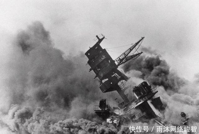 罕见|罕见老照片:二战美日太平洋战争,海滩上布满了战亡的士兵尸体!