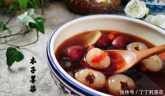 40岁的她，气色红润面若桃花，就爱喝这碗汤，尤其是冬天