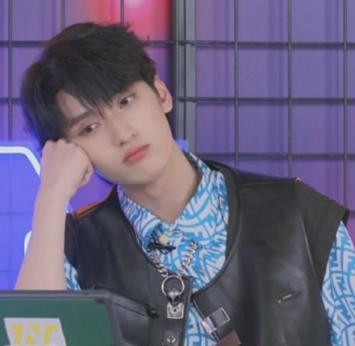 張真源|節目組失誤，將張真源認成劉耀文被打碼，TNT全員錄制卻無法出鏡