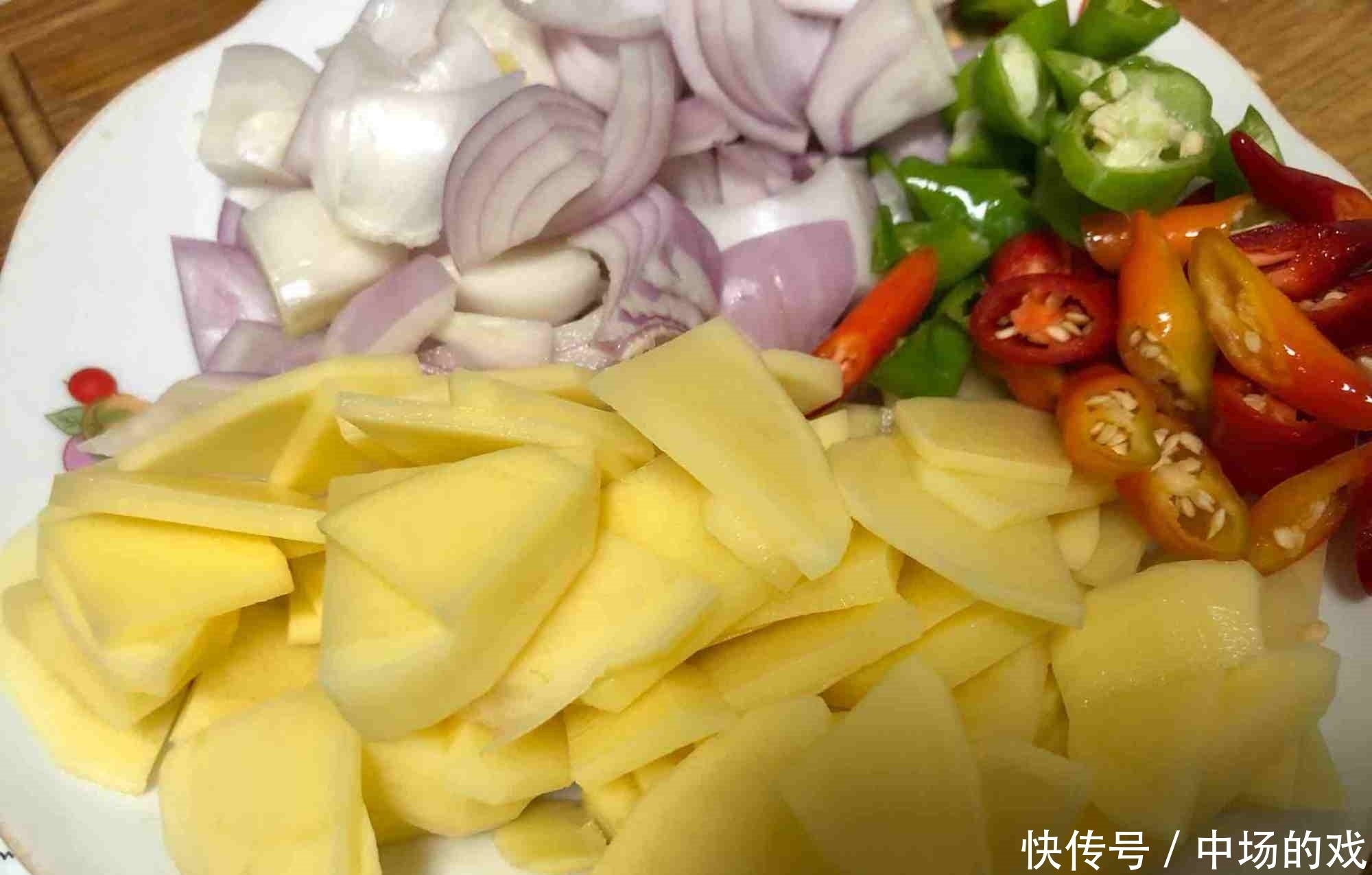  排出|土豆和它炒是“天然泻药”，排出黑臭宿便，口臭都没有了！