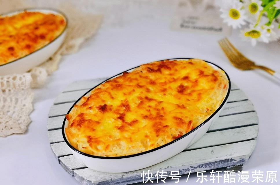 土豆别总是当菜炒,搭配芝士做土豆泥,奶香浓郁,还有超长拉丝