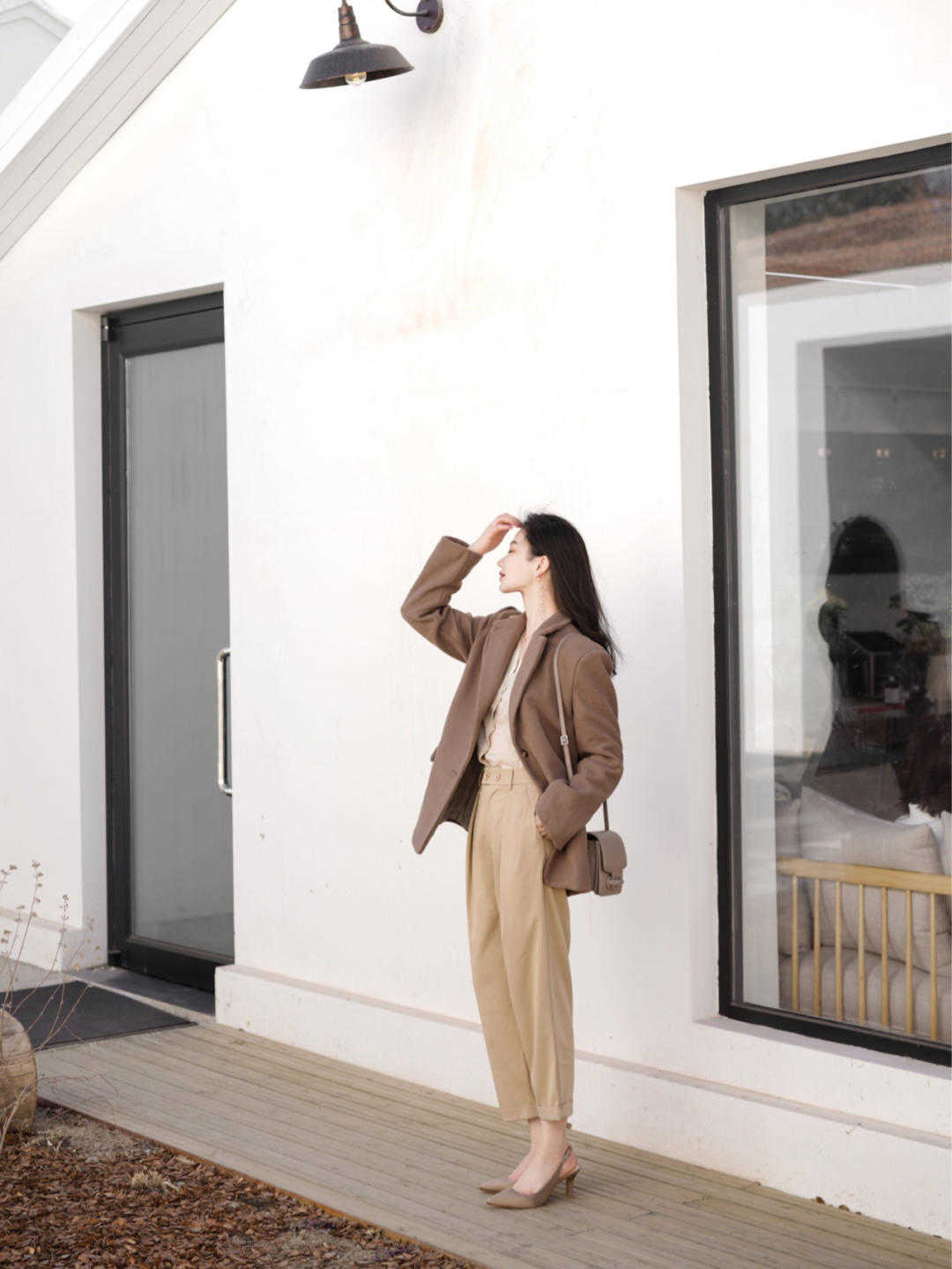 时尚博主|职场面试怎么穿？白色系带衬衫配西装裤干练优雅，一点不呆板