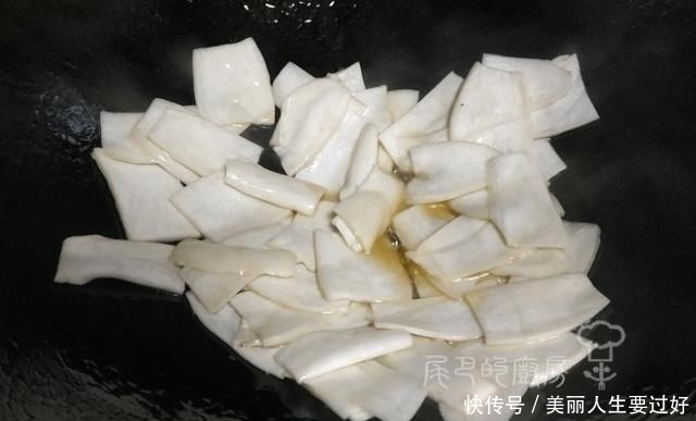 常吃|端午節(jié)最應吃它,它是“窮人的阿膠”,3元一斤,女人常吃腰不疼