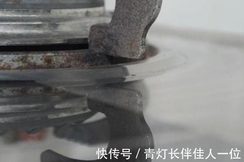 买菜用的塑料袋别扔了,教你一个小妙招,塑料袋秒变去油“神器”