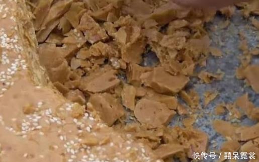  “已消失多年”的小吃，大妈摆摊一天卖一盆，来买的大多是老年人