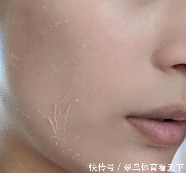 为什么水乳不能“混搭”看完这几个使用感受就知道,搓泥是其一