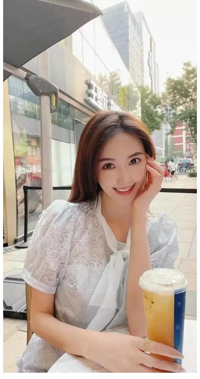 央视|央视女主持人李丹儿，青春甜美，实在是漂亮