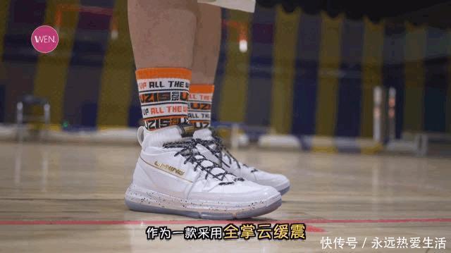 不足三百块,配置竟然不输WOW正代的经典球鞋