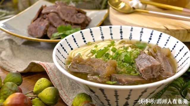  Vivian 的私房牛肉汤，备料超简单，用电锅就能搞定!