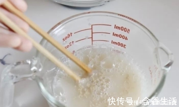 面食|天冷发面,别只会放酵母,多加这两样食材,10分钟就能发满钵!