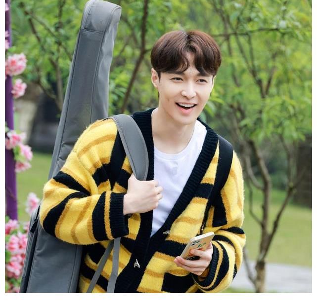 火锅|向往家族迎来春游，一家五口终吃上火锅，张艺兴却依旧投入工作中