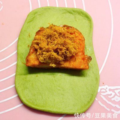 鸡排|#夏日开胃餐#抹茶鸡排肉松面包