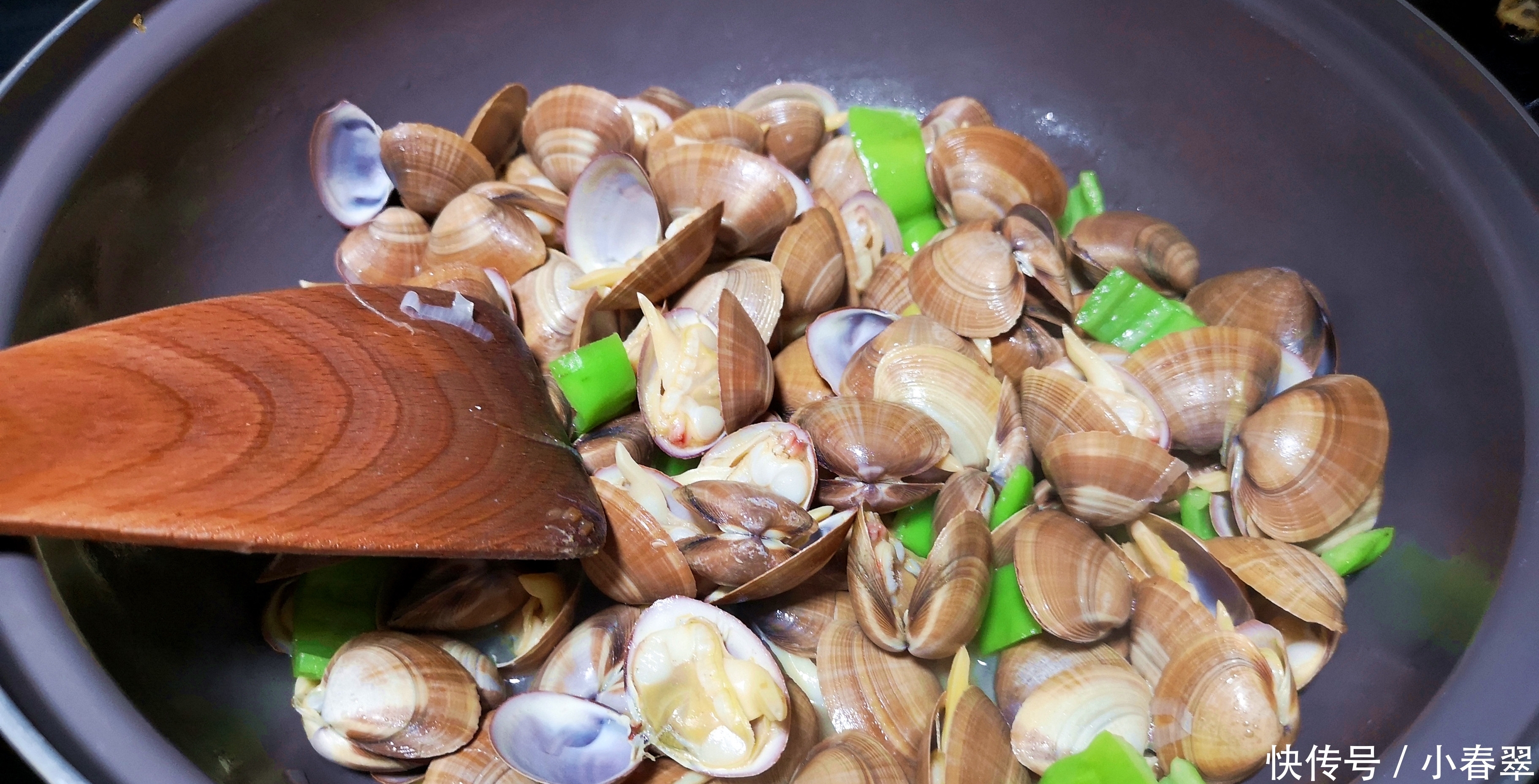 鲜嫩|花甲焯水惹争议,炒前多加一个步骤,花蛤鲜嫩无沙,味道更鲜美