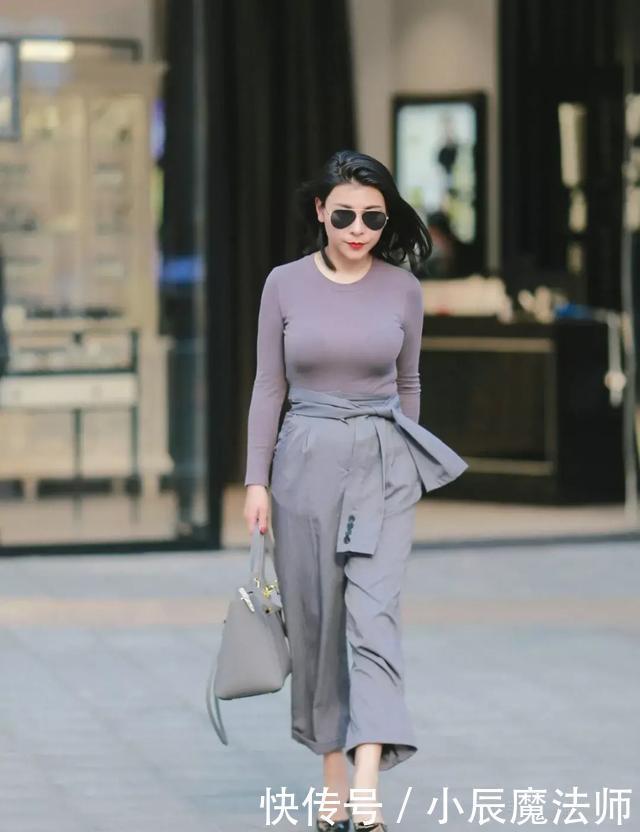 自信的美女,穿什么都是美丽十足,光鲜照人