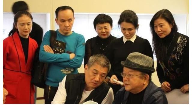 2012年,王刚“错砸”嘉宾明代瓷器,被告上法庭后,节目惨遭停播