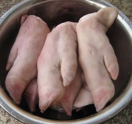 颜值控|买猪蹄,只挑大的就错了,肉贩说漏嘴:牢记这3点,猪蹄新鲜肥美