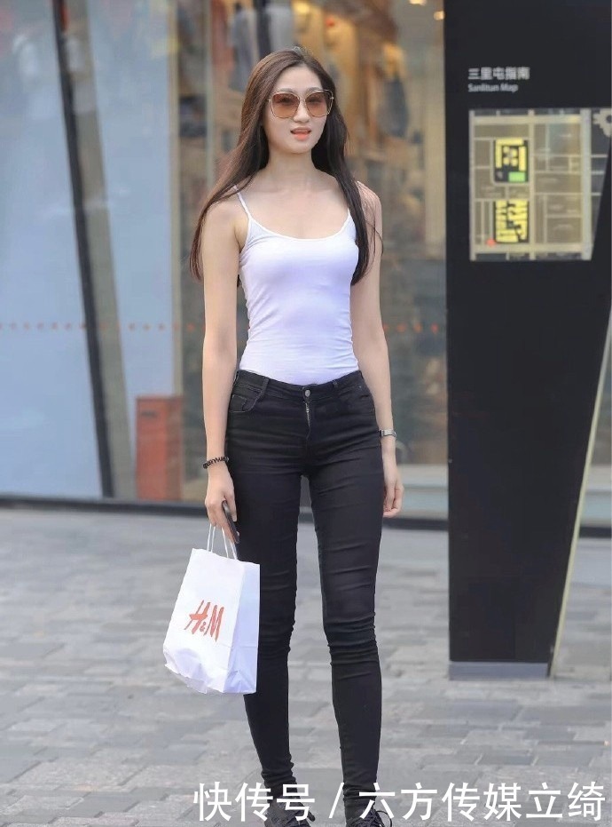 时尚|长发飘飘的美女,短裤和包臀裙的时尚混搭,也能这么美