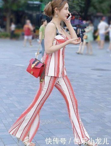 套装|红白相间条纹套装搭红色挎包，街头再次绽放，清新优雅很迷人！