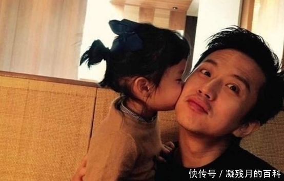 他虽然是综艺节目中的搞笑担当,实则顾家爱妻