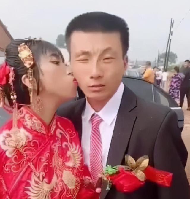 火因 巨人新娘，以为是背影杀手，看到脸的那一刻，被震撼到了