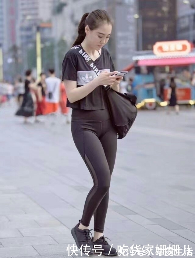 穿搭 打底裤展现女性性感的曲线美,时尚又显清纯气质